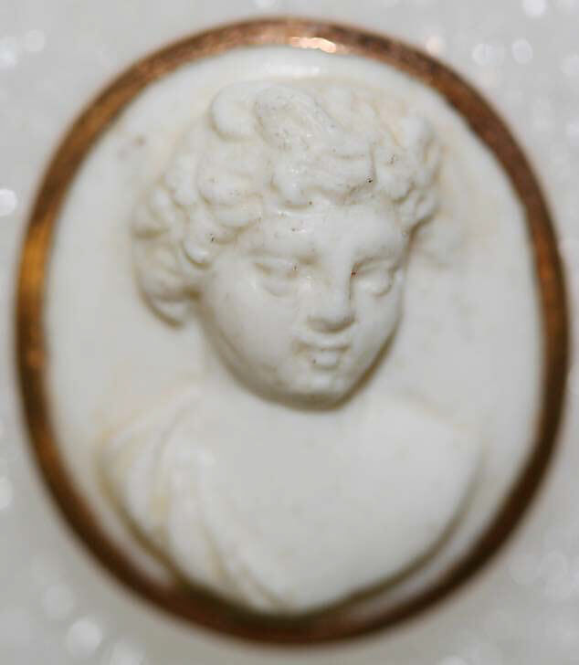 Button, metal, Italian