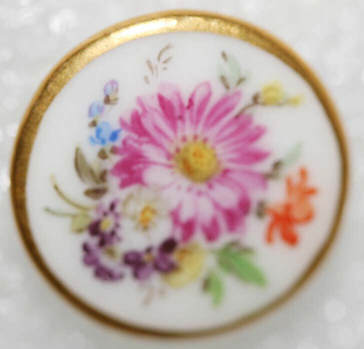 Button, porcelain, European