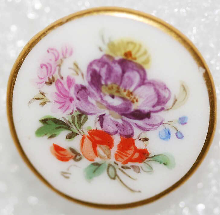 Button, porcelain, European