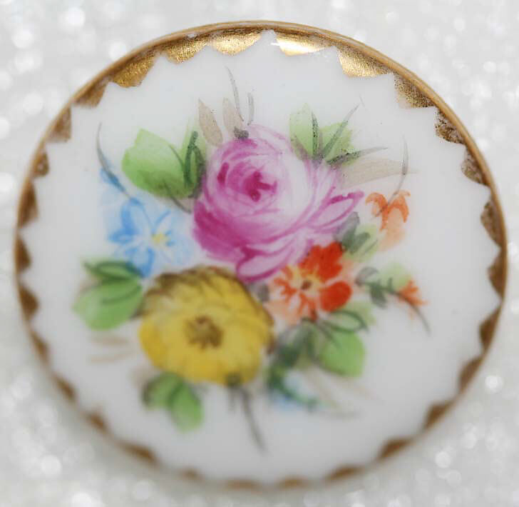 Button, porcelain, European