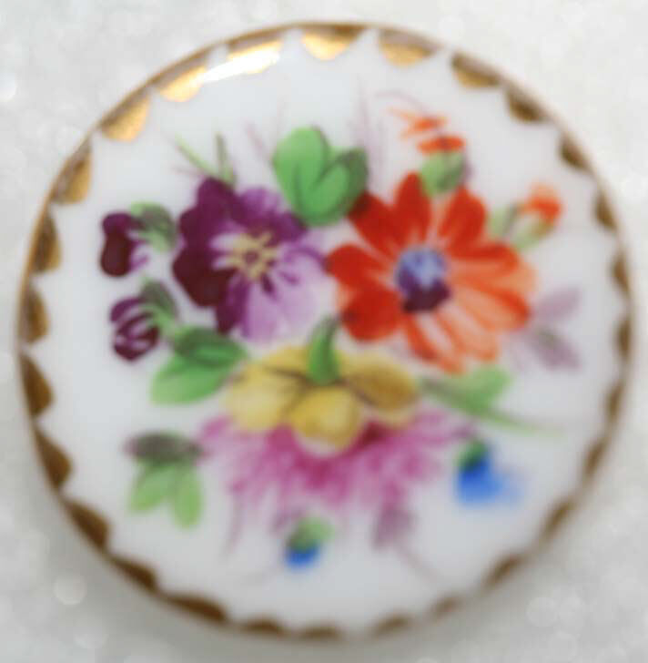 Button, porcelain, European