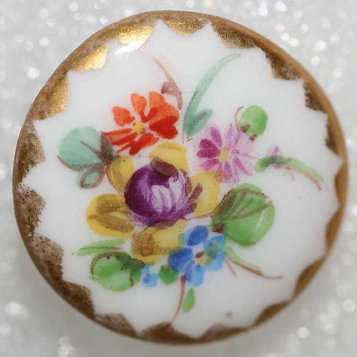Button, porcelain, European