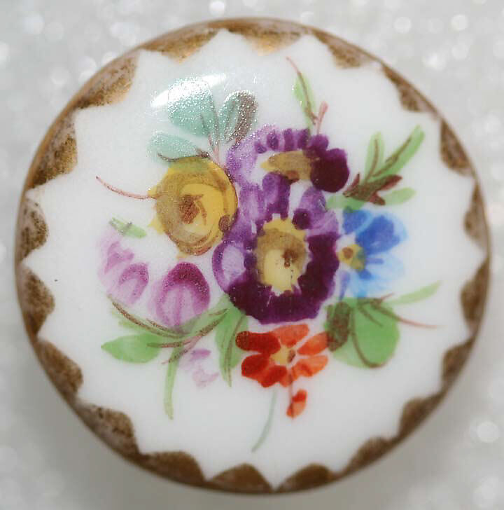Button, porcelain, European