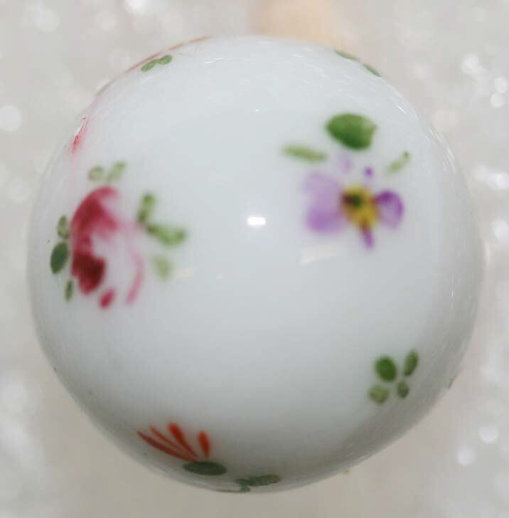 Button, porcelain, European