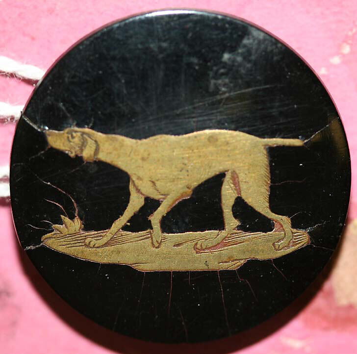 Button, horn, metal, British