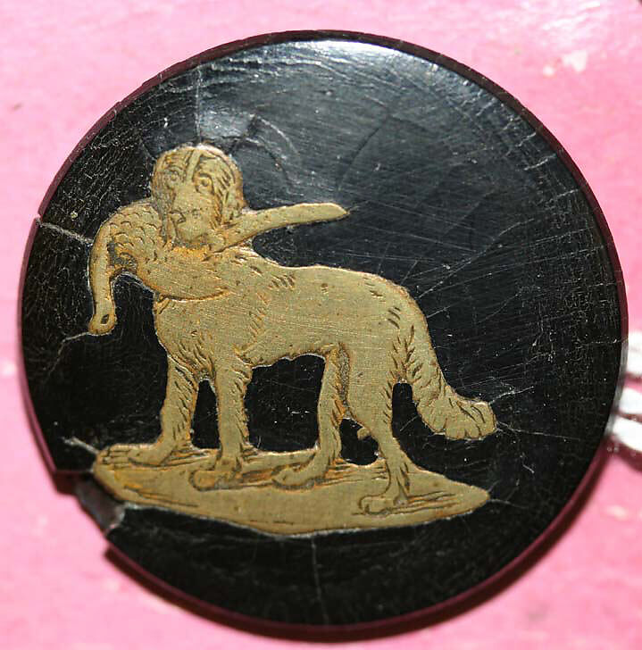 Button, horn, metal, British