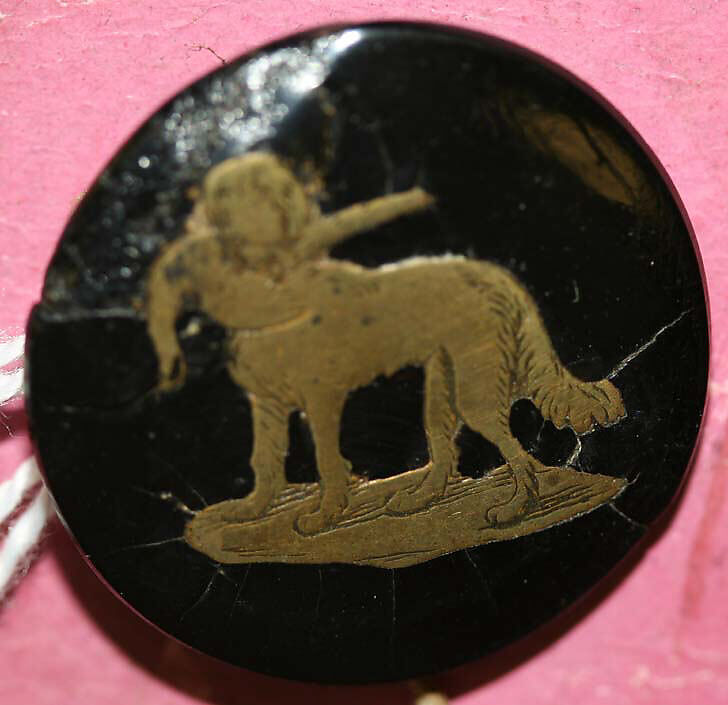 Button, horn, metal, British