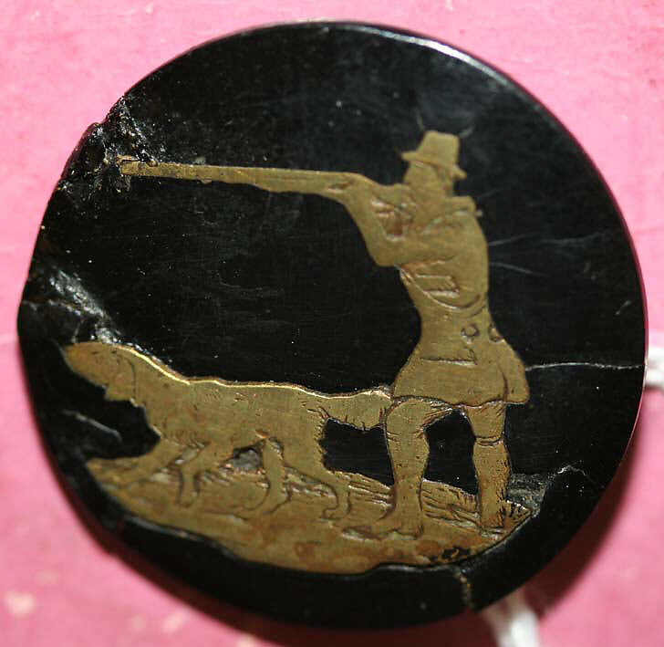 Button, horn, metal, British