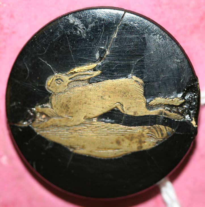 Button, horn, metal, British