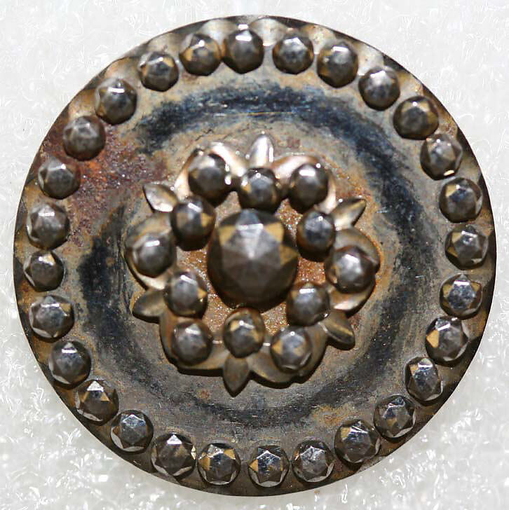 Button, metal, French