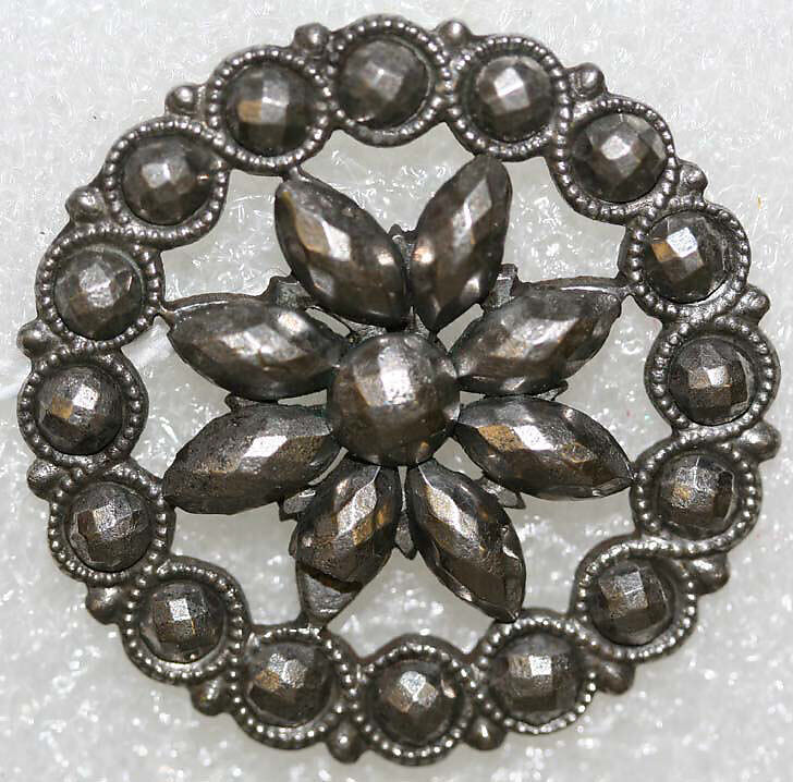 Button, metal, French