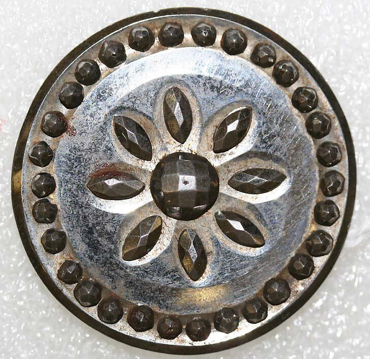 Button, metal, French