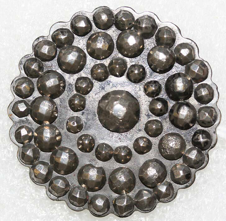 Button, metal, French