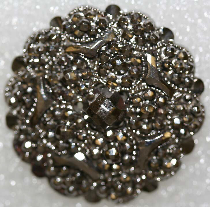 Button, metal, French