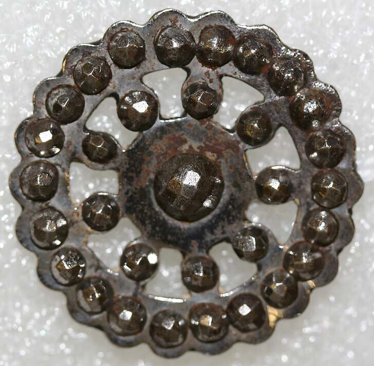 Button, metal, French