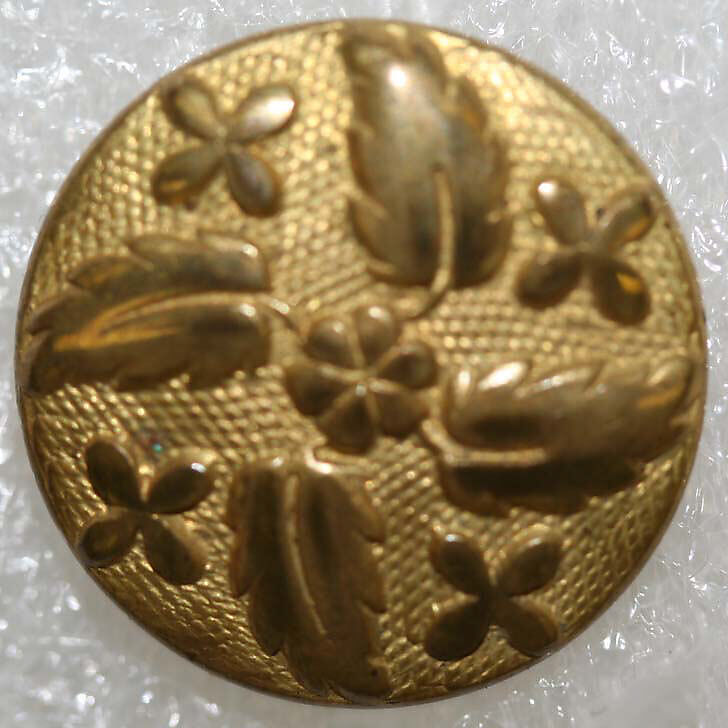 Button, metal, American or European