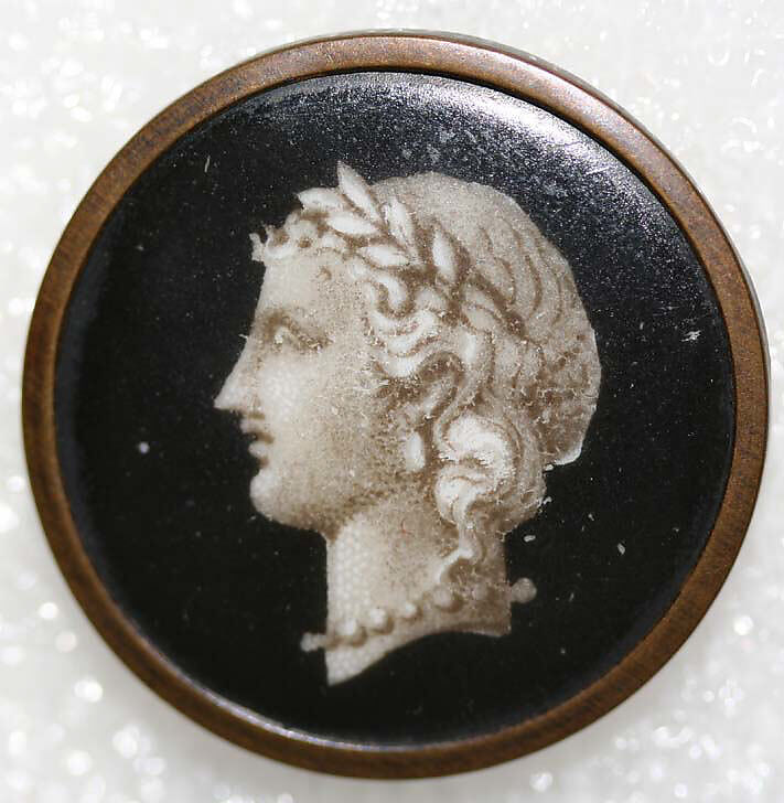 Button, porcelain, French