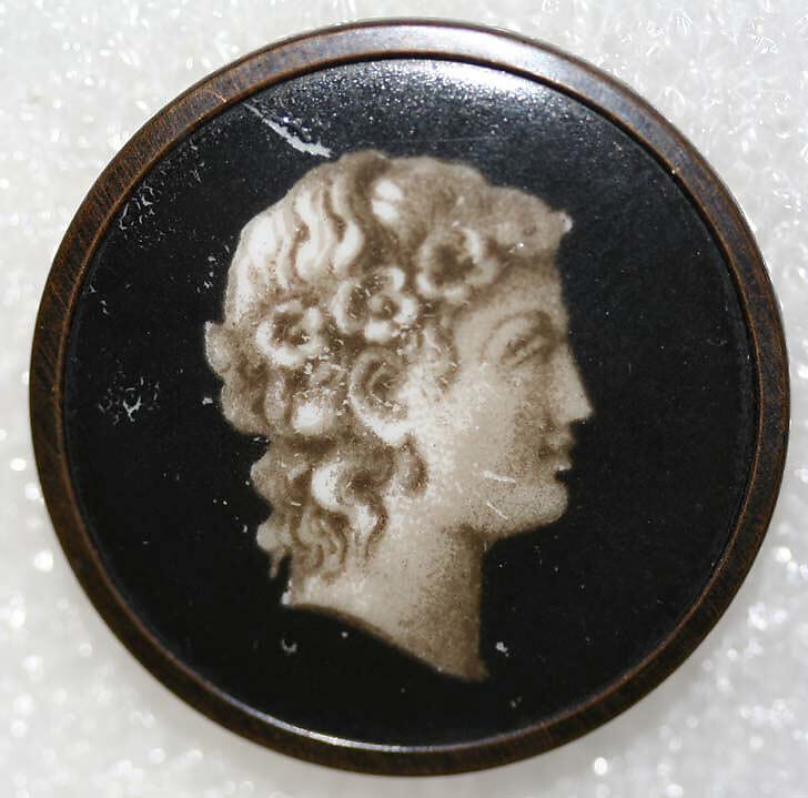Button, porcelain, French