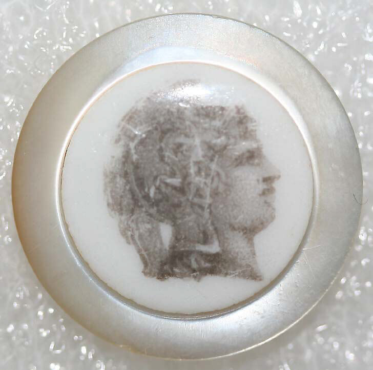 Button, porcelain, French