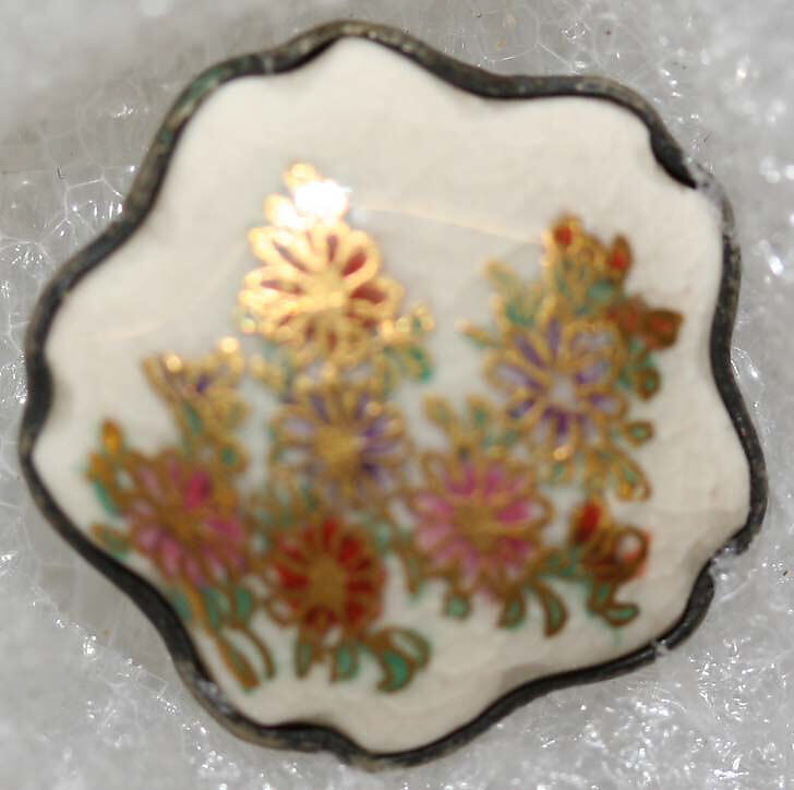 Button, porcelain, Japanese