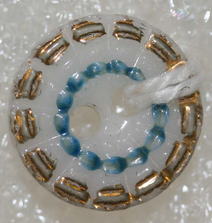 Button, porcelain, American or European