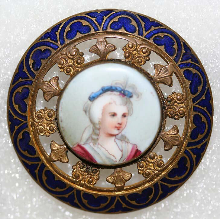 Button, porcelain, British
