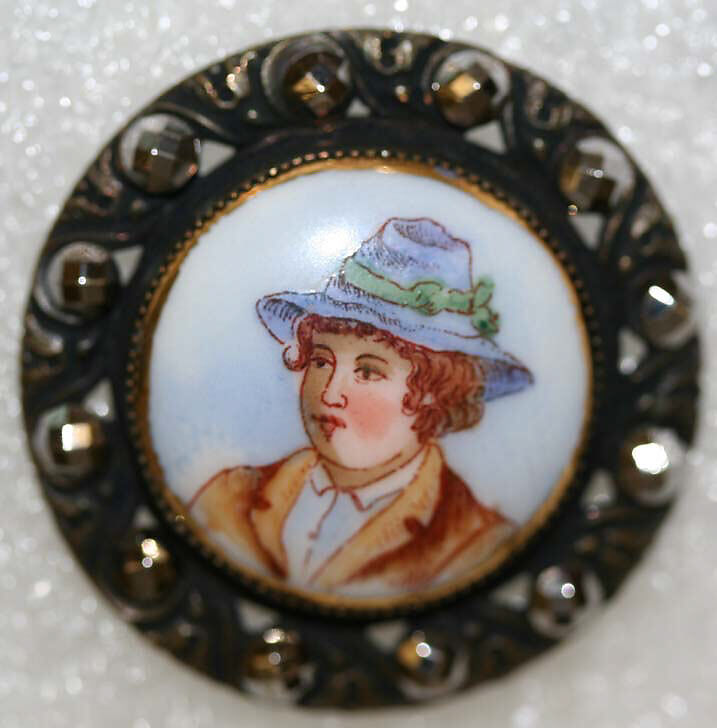 Button, porcelain, British