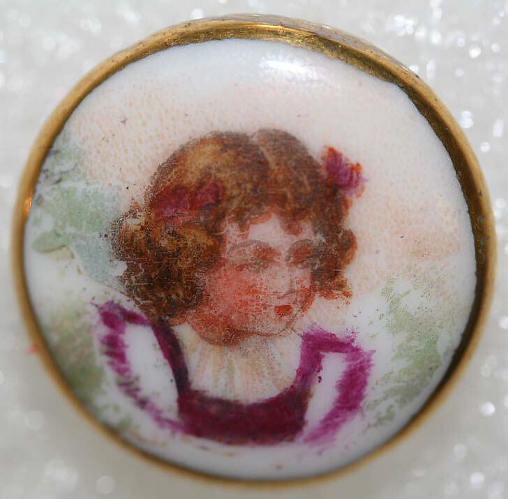 Button, porcelain, British