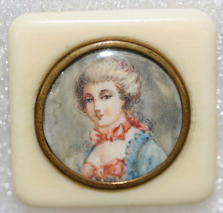 Button, ivory, rhinestones, metal, French