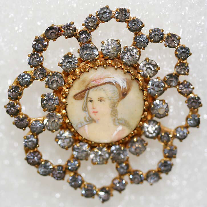 Button, ivory, rhinestones, metal, French