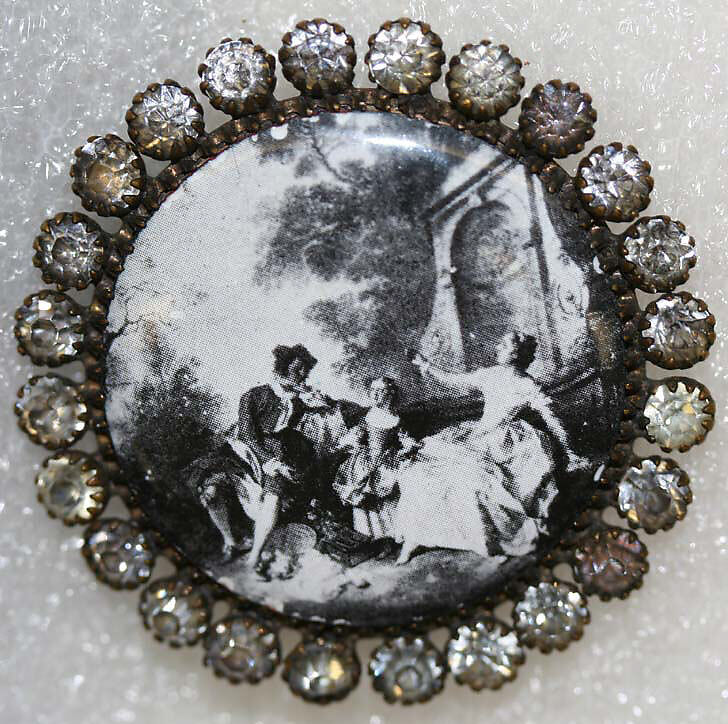 Button, enamel, French