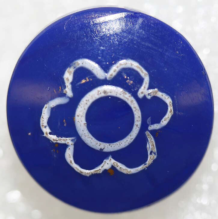 Button, glass, American or European