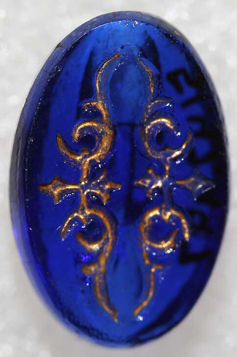 Button, glass, American or European