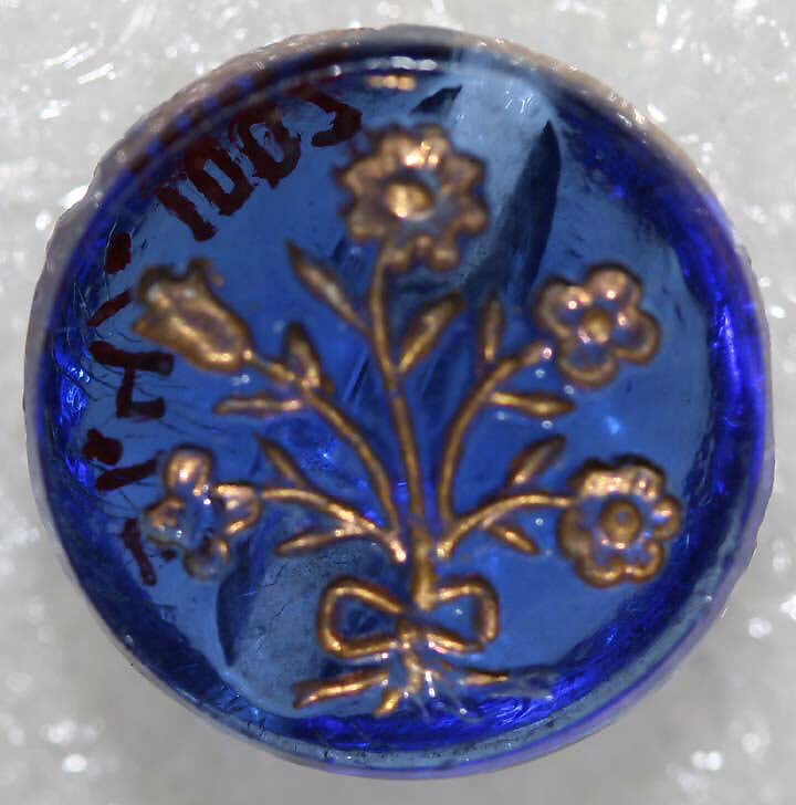 Button, glass, American or European