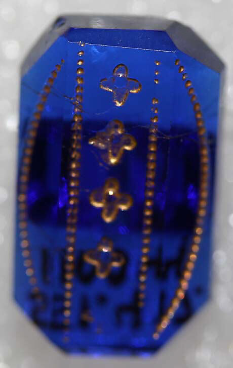 Button, glass, American or European