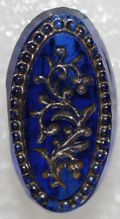 Button, glass, American or European