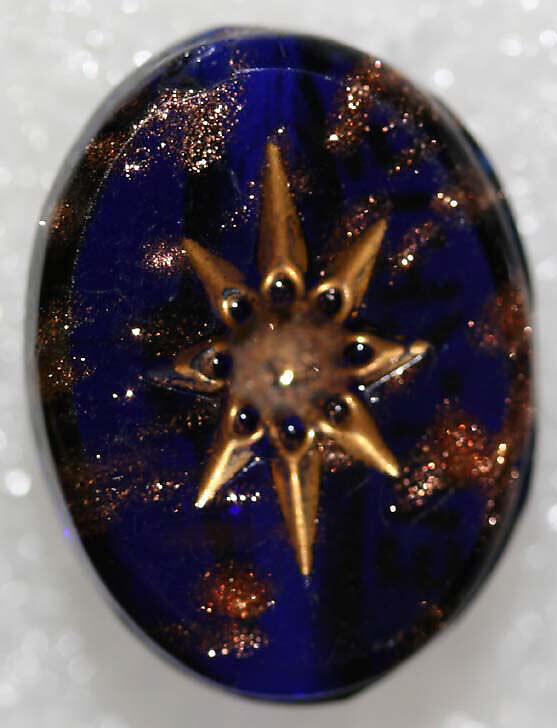 Button, glass, American or European