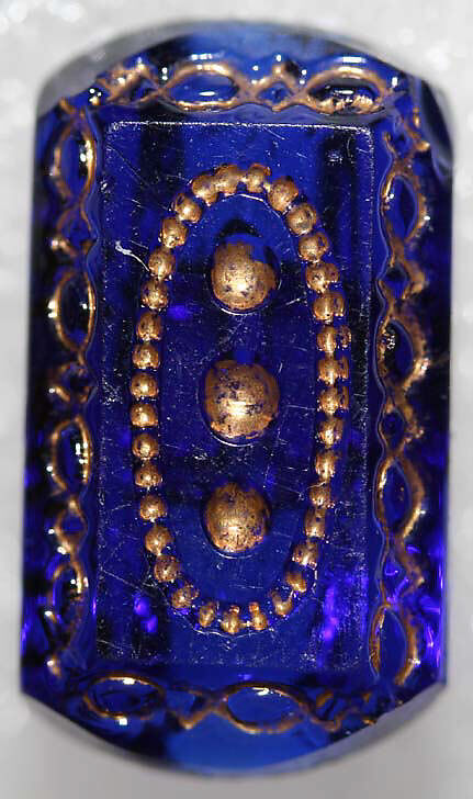 Button, glass, American or European