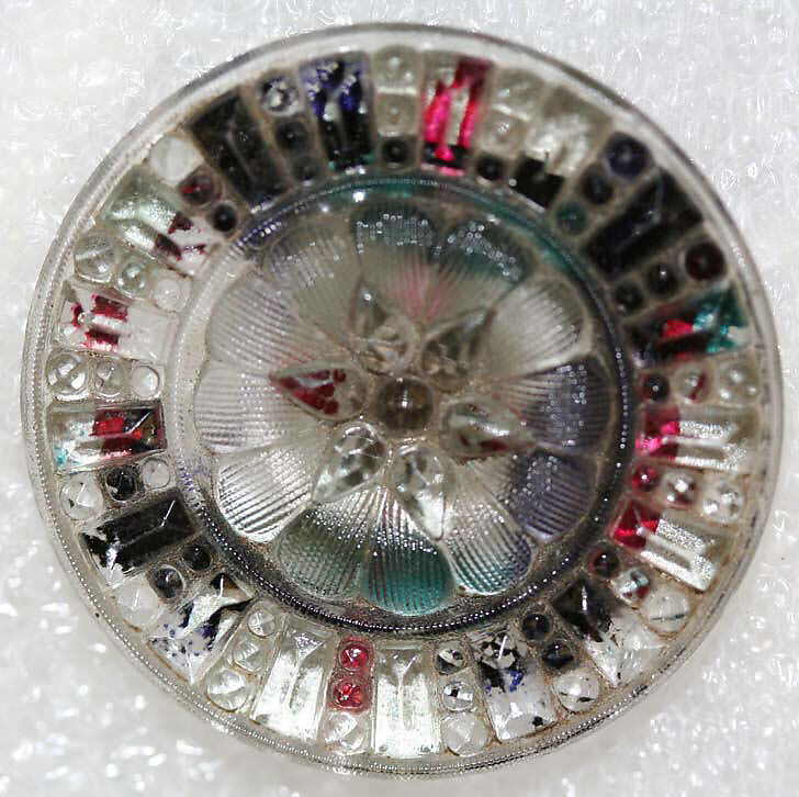 Button, glass, American or European