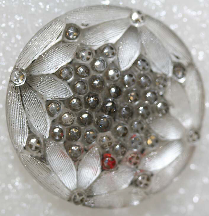 Button, glass, American or European