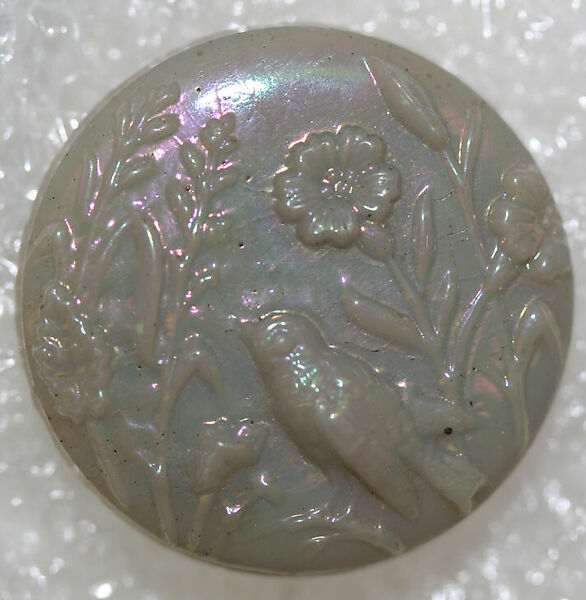 Button, glass, American or European