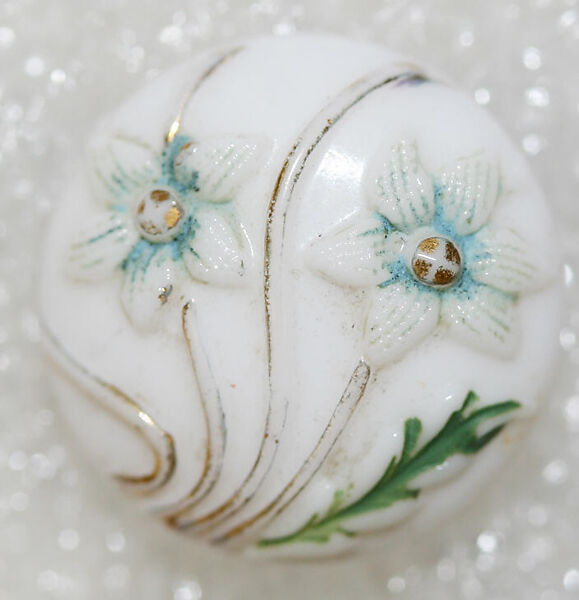 Button, glass, American or European