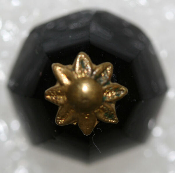 Button, glass, American or European