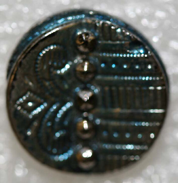Button, glass, American or European