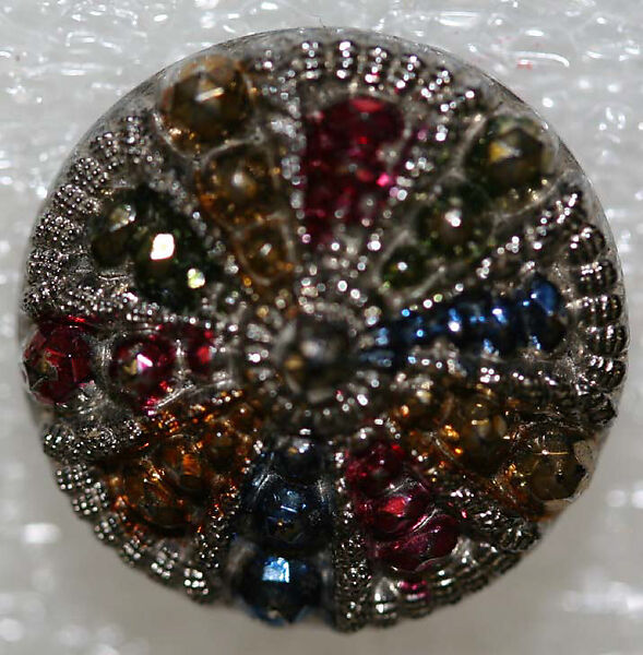 Button, glass, American or European