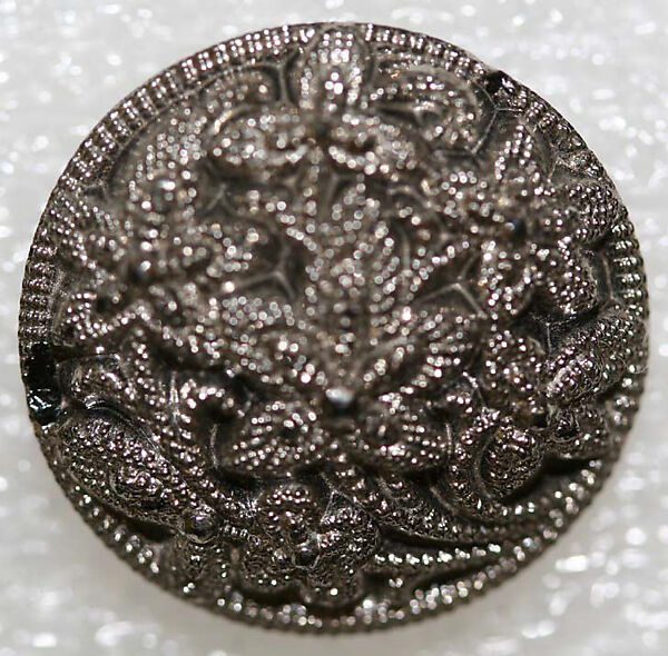 Button, glass, American or European