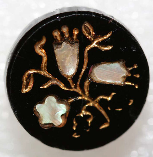 Button, glass, American or European