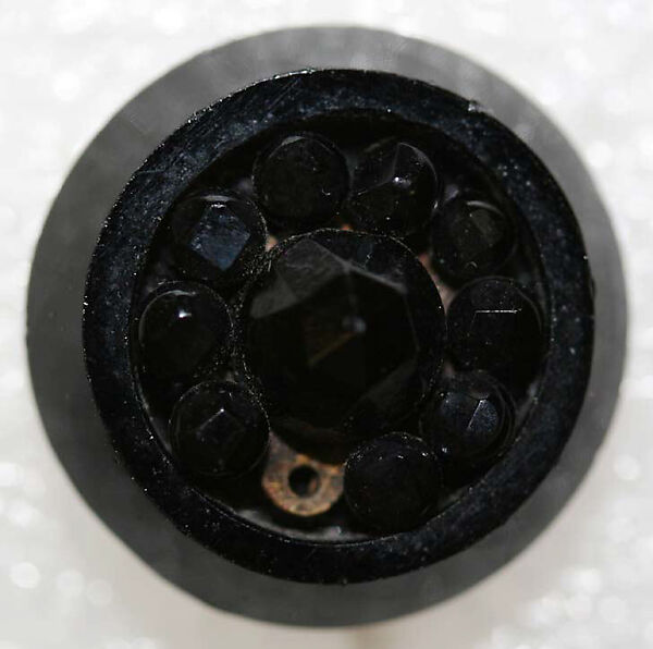 Button, glass, American or European