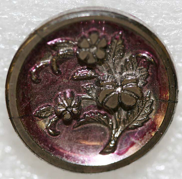 Button, glass, American or European