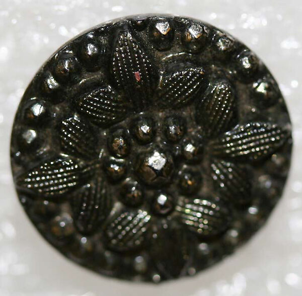Button, glass, American or European